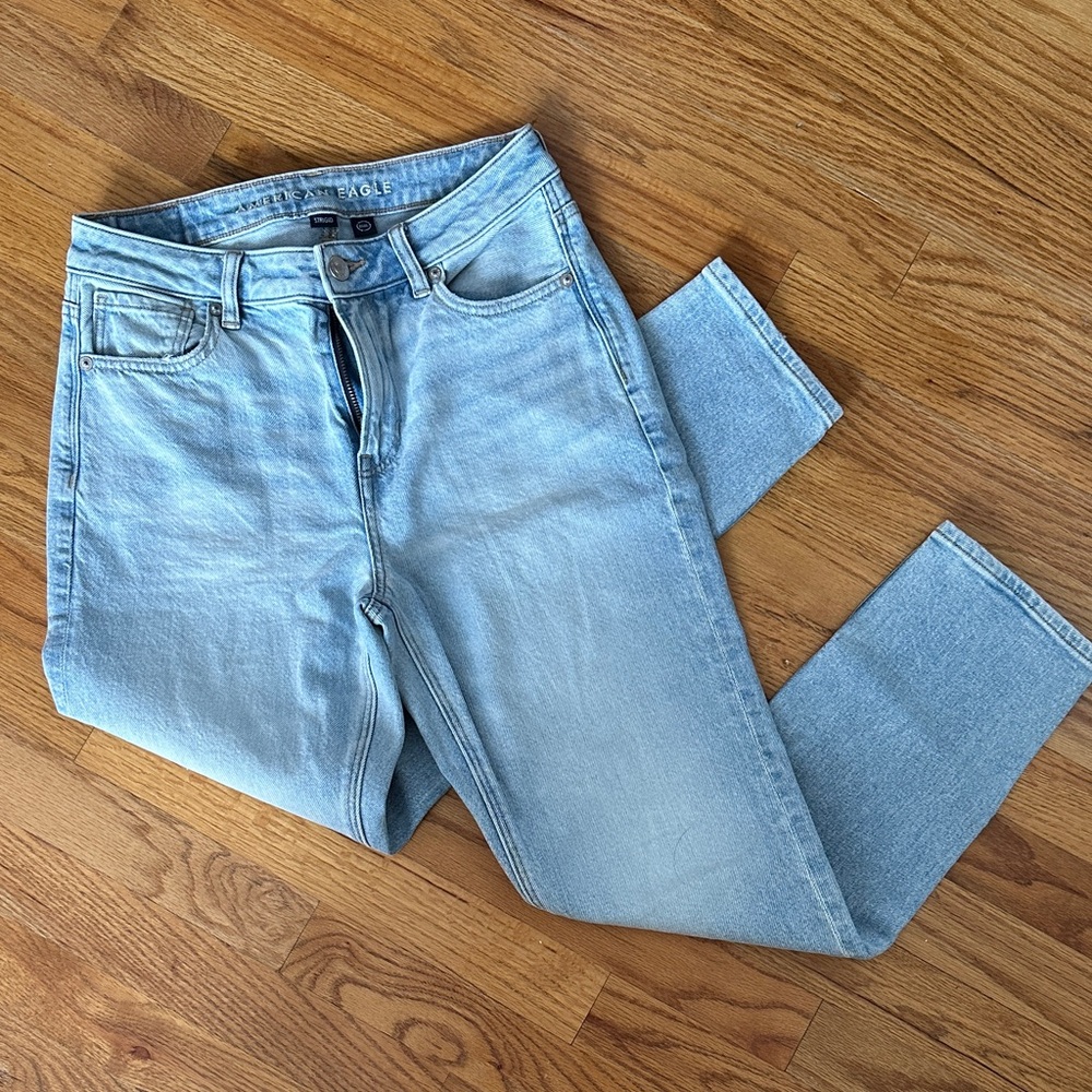 American Eagle Mom Jeans Rips